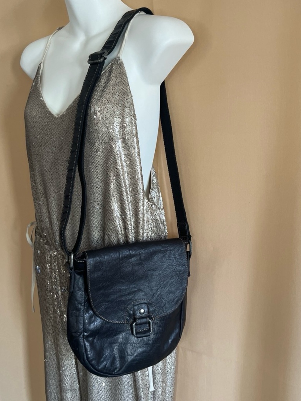 Minimalist Black Leather Crossbody Bag with Buckle Flap